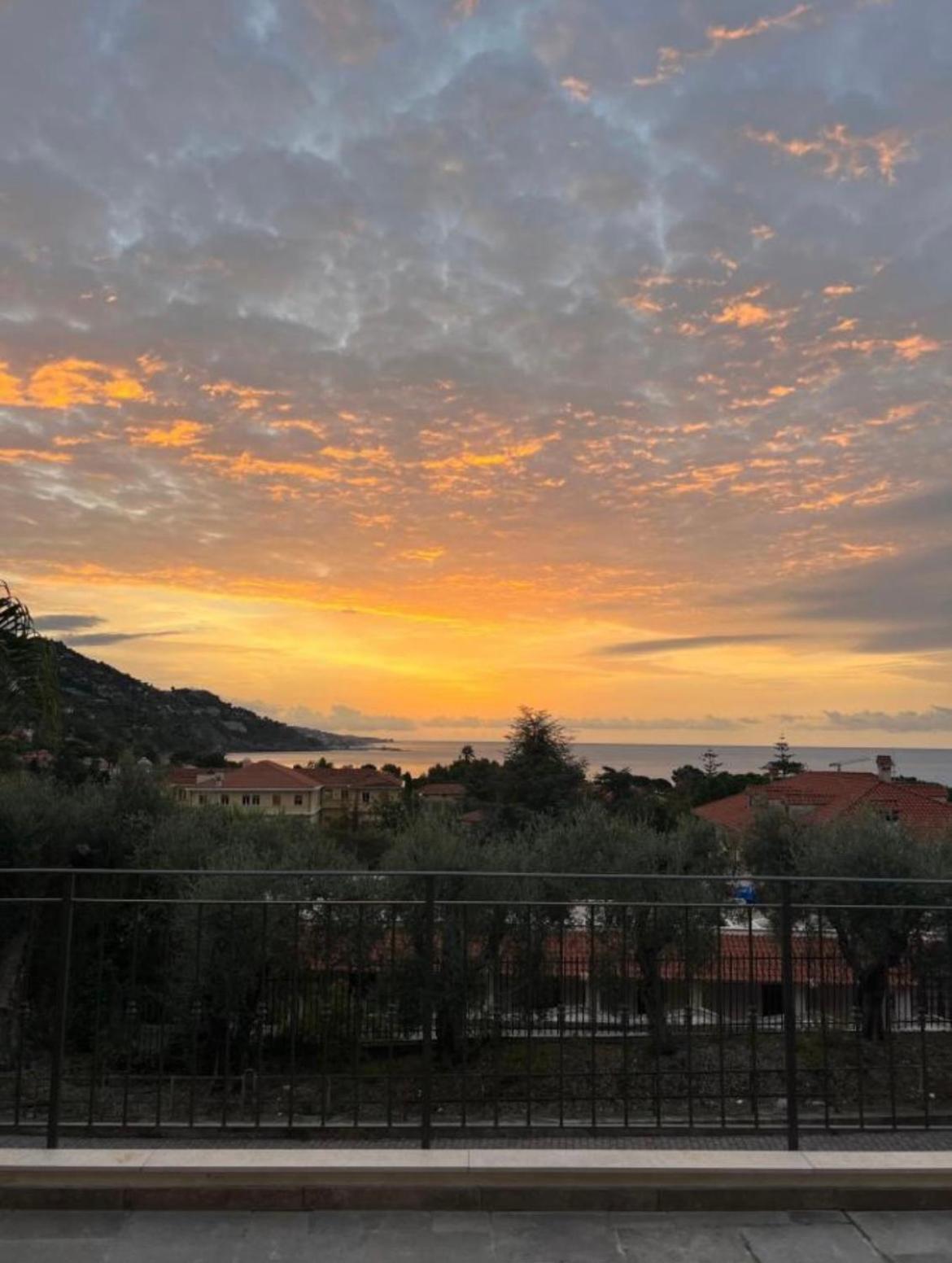 Corso Montecarlo Leilighet Ventimiglia Eksteriør bilde